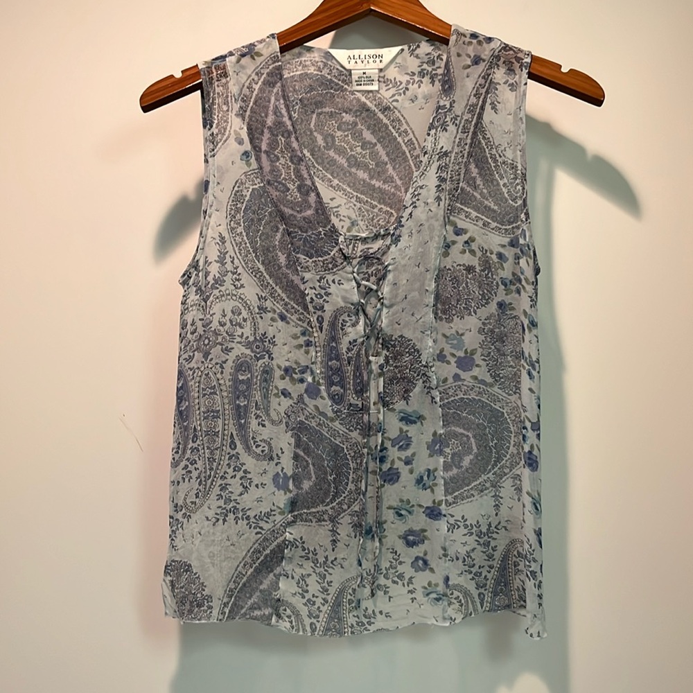 Silk Feminine Sleeveless Cropped Woman’s Blouse
Size Medium